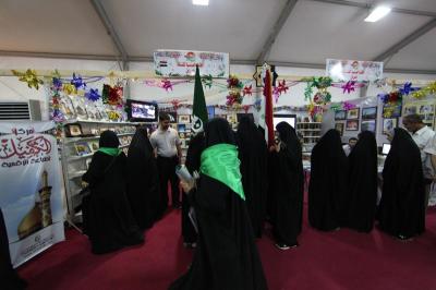 إقبال كبير من قبل الزائرين  على جناح العتبة العباسية المقدسة في معرض الكتاب الدولي الثامن 