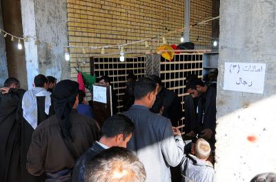 قسم الشؤون الخدمية  في العتبة العباسية المقدسة يفتتح عدد من أكشاك أمانات الزائرين وأكشاك مخالع الأحذية 