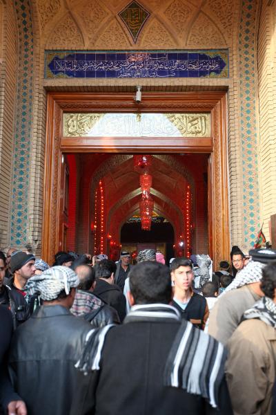 تلافياً للزخم الكبير من الزائرين العتبة العباسية المقدسة تفتتح جميع أبواب الصحن الشريف ووضع خطة لتسهيل الانسيابية والحركة 
