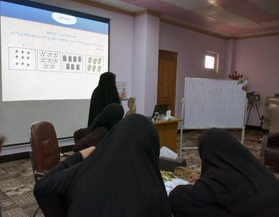 مركزُ الثقافة الأسريّة يفتتح صفّاً نسويّاً لمحو الأمّية