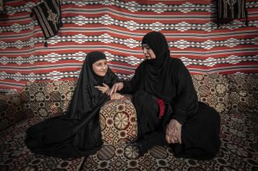 تقول الحاجّة أم ماجد: ليس لدينا غير الحسين (عليه السلام)، وعندما تنتهي الزيارة أصاب بالوحشة والضيق، وأعدّ الأيّام حتّى تعود أيّام الخدمة في العام القادم. أمّ ماجد رغم حالتها الصحّية المتعَبَة، لم تتوقّف عن الخدمة في محافظة البصرة منذ عام ٢٠٠٣