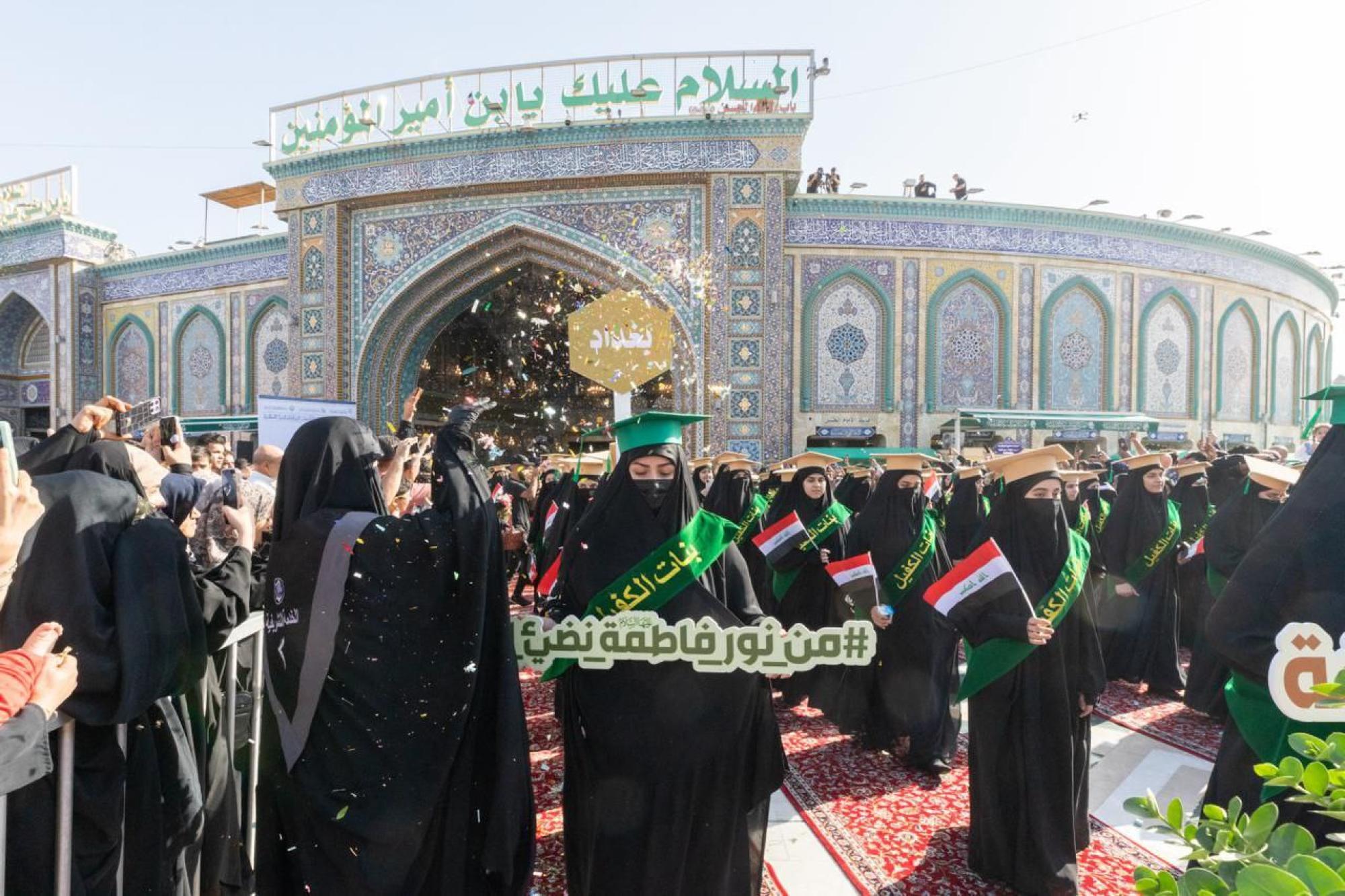 من الألم ولد الأمل.. قصص لخريجات بنات الكفيل جسّدن معنى الصبر والعزيمة شهدت النسخة التاسعة من حفل التخرج المركزي لطالبات الجامعات العراقية والدول الإسلامية الذي نظمته العتبة العباسية المقدسة، مشاركات خريجات جسّدن معنى الصبر والعزيمة عَبرَ تغلبهن على عدد من الصعوبات التي واجهتهن في مختلف مراحل الحياة. الخريجة فاطمة حسين، أصيب والدها بمرض السرطان وهي في المرحلة الأولى من كلية الطب، وفي متنصف الاختبارات النهائية تدهورت حالته الصحية ونُقل إلى المستشفى، لتتلقى بعد ذلك خبر وفاته، وسط شعورها بالضياع، إذ تقول: ;لم يكن ذلك عائقًا أمام إكمال دراستي، كوني استلهمت من الإمام الحسين (عليه السلام) الصبر والثبات بعد فقدان الأحبّة، ولعلمي بأنّ التفوّق الدراسي يُسعد أبي وهو في جوار الله تعالى; كذلك تروي الخريجة مريم كاظم، أنّ رحلتها الدراسية كانت مليئة بالتحديات، والصعوبات، فمسؤوليات الزواج، والأمومة، لم تشكّل عائقًا لمسيرتها في طلب العلم، لتواصل السير بخطى ثابتة حتى التخرج، إذ تؤكّد;لقد وفقني الله عزّ وجلّ بأنّني كنت إحدى بنات الكفيل، الأمر الذي يُعدّ مصدر فخر واعتزاز.