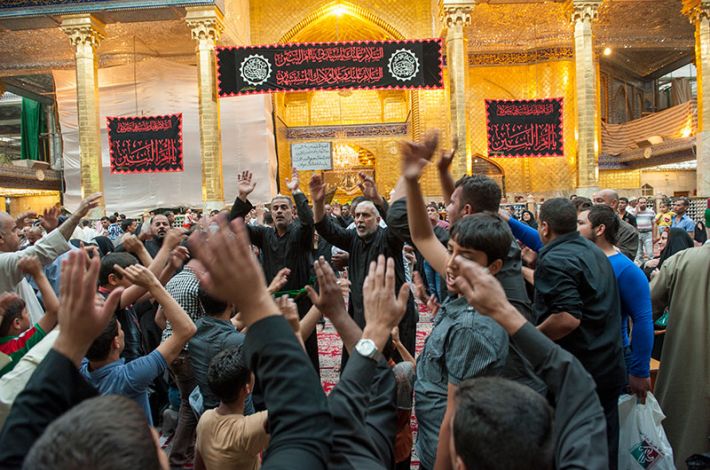 أحد المواكب المعزية 