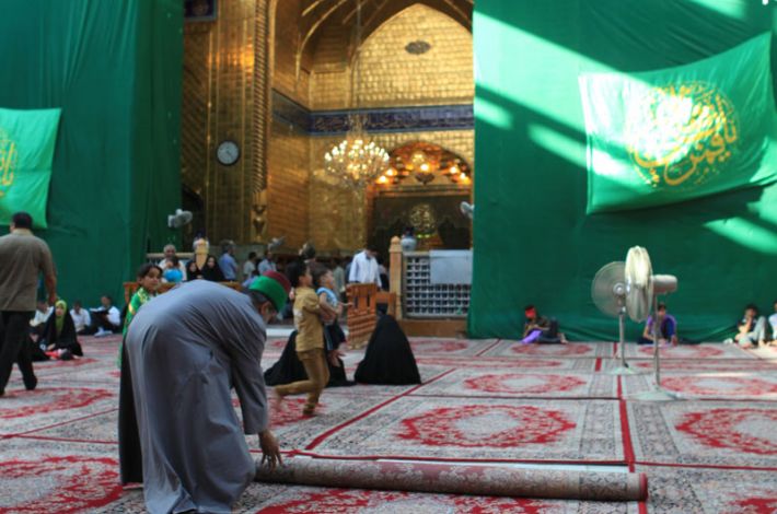 أحد اجزاء الصحن التي تم فرشها 