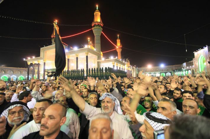 حشود الزائرين في العتبة الكاظمية المقدسة