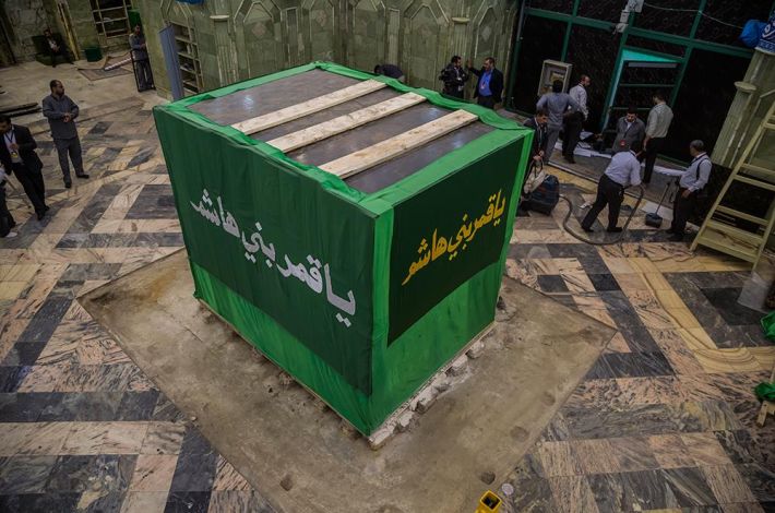 عملیات برچیدن سازه چوبی قدیمی