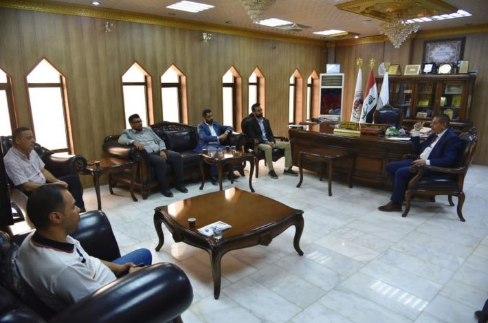Une partie de la rencontre avec le président de l'Université Al-Qadisiyah