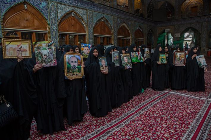 مادران و همسران شهدای جهاد کفائی در صحن مطهر عباسی