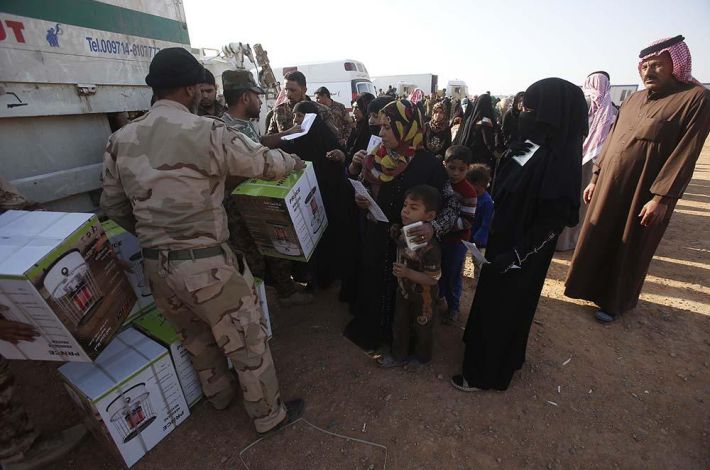 توزیع کمکهای بشر دوستانه بین آوارگان اردوگاه النخیب