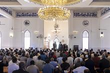 وفد العتبة العباسية المقدسة يقدم محاضرة عن سيرة السيدة الزهراء (عليها السلام) في باكستان