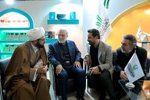 متخصص بتاريخ سيرة أهل البيت (عليهم السلام) يشيد بنتاجات المجمع العلمي في معرض طهران الدولي