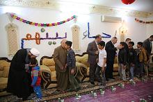 وفدٌ من العتبة العبّاسية المقدّسة يُشارك مركزَ (رحماء بينهم) الخيريّ فرحته بمولد أمير المؤمنين (عليه السلام)