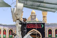 استعدادًا لشهر المحرّم.. قسم الصيانة يهيّئ مراوح الرذاذ في شارع قبلة مرقد أبي الفضل العباس (عليه السلام)