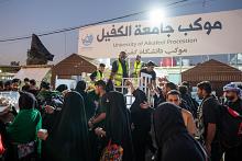 عبر موكبها الخدمي.. جامعة الكفيل تواصل تقديم خدماتها لزائري الأربعين