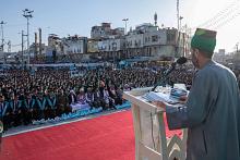 طلبة الجامعات العراقية يؤدّون مراسم زيارة مرقد أبي الفضل العباس (عليه السلام)