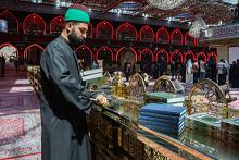 شعبة السادة الخدم تنفذ حملة لتنظيف صحن مرقد أبي الفضل العباس (عليه السلام)