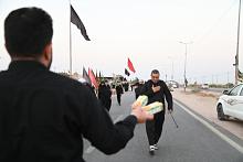 من ذي قار إلى كربلاء.. قسم شؤون المعارف يواصل تقديم خدماته لزائري الأربعين