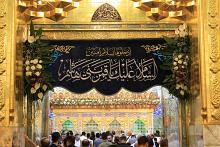 تزامناً مع حلول المولد النبويّ.. أكاليل الورد تزيّن ضريح أبي الفضل العباس (عليه السلام)