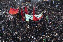 العشائر العراقية تحيي ذكرى دفن الأجساد الطاهرة عند مرقدي الإمام الحسين وأخيه العباس (عليهما السلام)