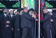 العتبة العباسية تنظم مراسم استبدال راية قبة مرقد أبي الفضل العباس (عليه السّلام) من الحمراء إلى السوداء