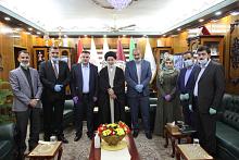 تشجيعاً للمُبدِعين: المتولّي الشرعيّ للعتبة العبّاسية المقدّسة يُكرّم الطالبة التي اكتشفت الخطأ العلميّ في كتاب التشريح