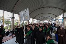 بموكبٍ عزائيّ موحّد خَدَمَةُ العتبتَيْن المُقدّستَيْن يعزّون الإمام الحسين وأخاه أبا الفضل(عليهما السلام) بذكرى وفاة السيدة زينب(عليها السلام)..