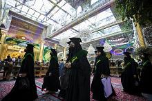 بالصور.. طالبات الجامعات العراقية يؤدّين مراسم زيارة أبي الفضل العباس (عليه السلام)