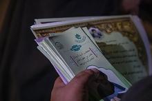 قسم الشؤون الدينية يباشر بتوزيع البروشورات الخاصة بتوعية الزائرين من مخاطر المخدّرات
