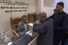 استمرار إقبال المواطنين العراقيين لتقديم التبرعات للشعبين الإيراني واللبناني