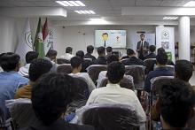 ضمن برنامج الطالب الفعّال.. قسم الشؤون الفكرية يقدم محاضرة ثقافية عن الشخصية المؤثرة لوفد طلابي من ذي قار