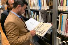 موفد المجمع العلمي للقرآن الكريم يطلع على مخطوطات نادرة في مكتبة الاسكندرية