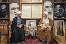 قسم الشؤون الفكرية يرفد المراكز التوثيقية والدينية عددًا من إصداراته العلمية