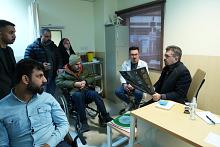 جرحى ملبي فتوى الدفاع: مستشفى الكفيل يمثل أنموذجًا يحتذى به في تقديم الخدمات الطبية