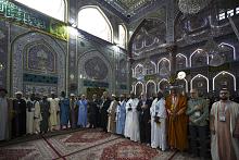 عند مرقد الإمام الحسين (عليه السلام) ومن أمام ضريحه المقدّس: أعراقٌ وأديانٌ شتّى ألّف حبُّهُ بين قلوب أصحابها