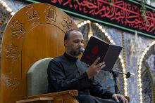 الزائرون يؤدون مراسم قراءة دعاء الندبة في صحن مرقد أبي الفضل العباس (عليه السلام)