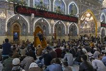 جموع الزائرين تشارك بقراءة دعاء كميل عند مرقد أبي الفضل العباس (عليه السلام)