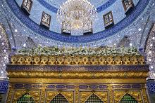 بذكرى ولادة الإمام الرضا (عليه السلام).. أكاليل الورد تزيّن شبّاك مرقد أبي الفضل العباس (عليه السلام)