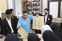 وفد من جامعة بابل يطّلع على آلية حفظ المخطوطات وصيانتها في العتبة العبّاسيّة