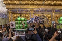 ذوو شهداء مدرسة ميناب الإيرانية يتشرفون بزيارة مرقد أبي الفضل العباس (عليه السلام)
