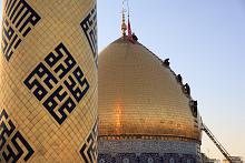 قسم رعاية الصحن يباشر غسل قبة مرقد أبي الفضل العباس (عليه السلام) ومنارتيه
