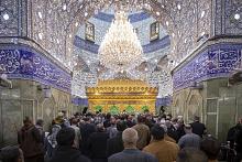 بالصور..الزائرون يحيون ليلة الجمعة عند مرقد أبي الفضل العباس (عليه السلام)