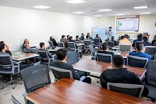 طلبة أكاديمية التطوير الإداري يتلقّون ورشة حول التعامل مع الآخرين