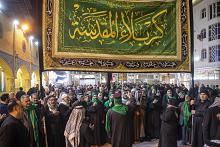 موكب أهالي كربلاء المقدسة يُحيي ذكرى أربعين السيدة زينب (عليها السلام) في النجف الأشرف