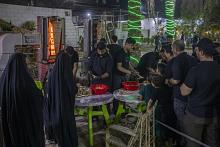 موكب مشاتل الكفيل قدم أكثر من 4000 وجبة طعام يوميًّا في زيارة الأربعين