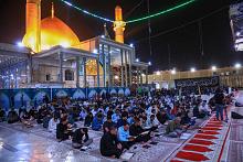 المئاتُ من الزائرين تفوّجهم العتبةُ العبّاسية  لتأدية مراسيم ليلة القدر عند مرقد العسكريَّيْن في سامراء