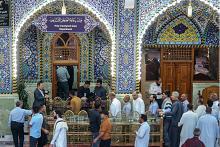 قسم رعاية الصحن يقدّم الحلوى للزائرين بذكرى ولادة الإمام الرضا (عليه السلام)