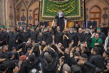 موكب أهالي كربلاء المقدسة يحيي ذكرى شهادة النبي الأكرم (صلى الله عليه وآله) في النجف الأشرف