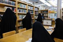 مكتبة أمّ البنين تواصل استقبال رائداتها طوال شهر رمضان المبارك