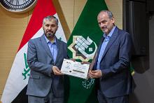 العتبة العباسية المقدسة تكرّم المشاركين في المؤتمر العلمي الثاني عن فتوى الدفاع الكفائي