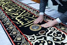 قسم الهدايا والنذور يجهز كسوة خاتم شباك مرقد أبي الفضل العباس (عليه السلام)
